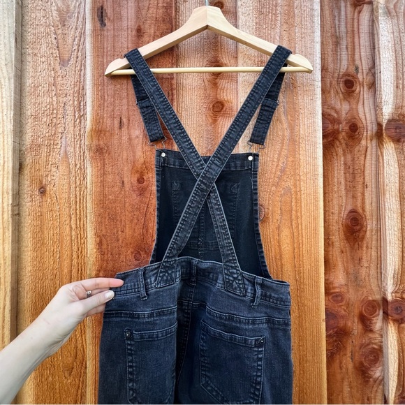 Vintage Black Wash Low Rise Skinny Cropped Overalls 🌿 - Picture 4 of 10